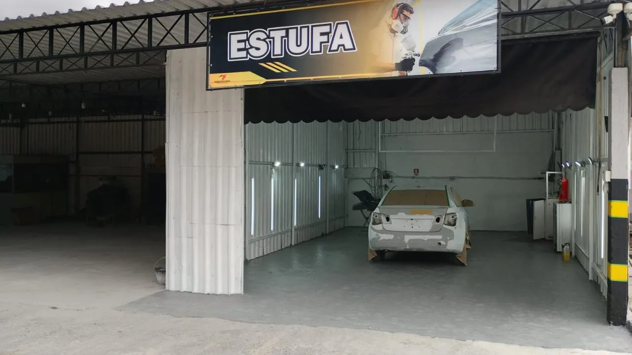 Serviço de funilaria e pintura automotiva na oficina Vasques
